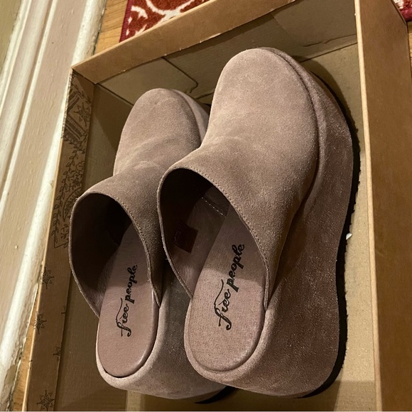 Free People Avery Closed Toe Platform Wedge Mule Clog - Picture 5 of 8